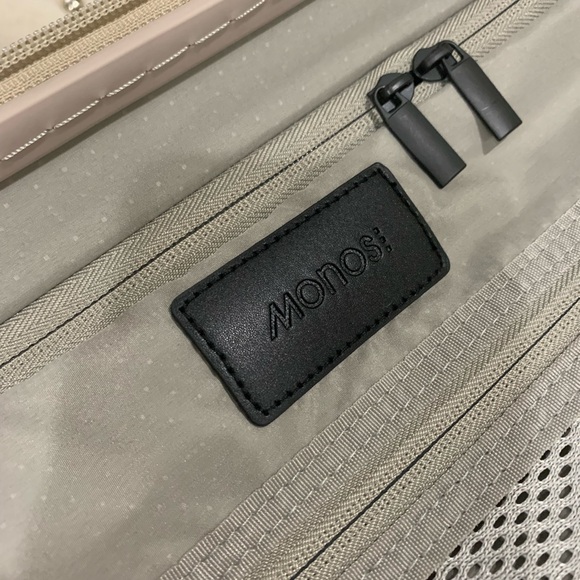Monos 23 inch carry on plus luggage - Picture 12 of 15
